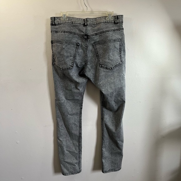 Men’s divided acid wash gray jeans - Picture 5 of 5